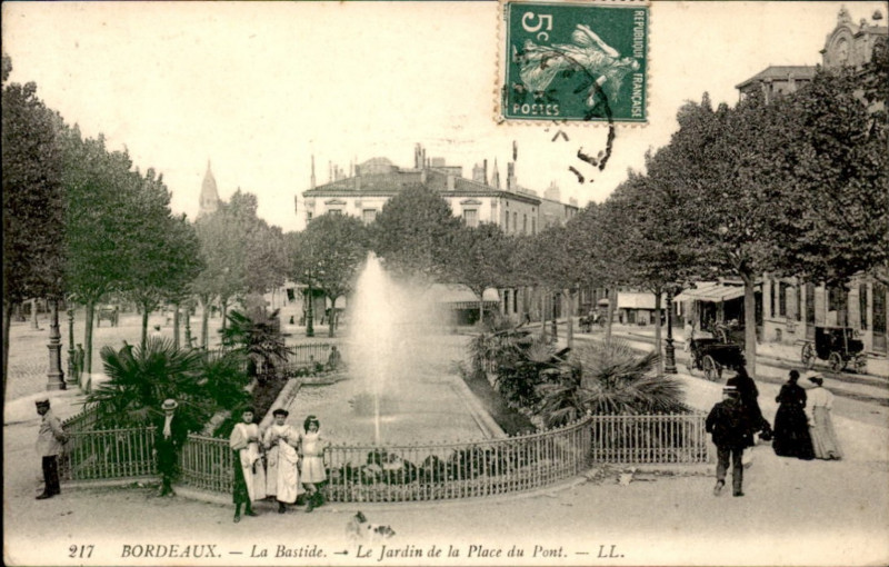 Carte postale ancienne Bordeaux-Bastide - place du pont bb (L.L.) à Bordeaux