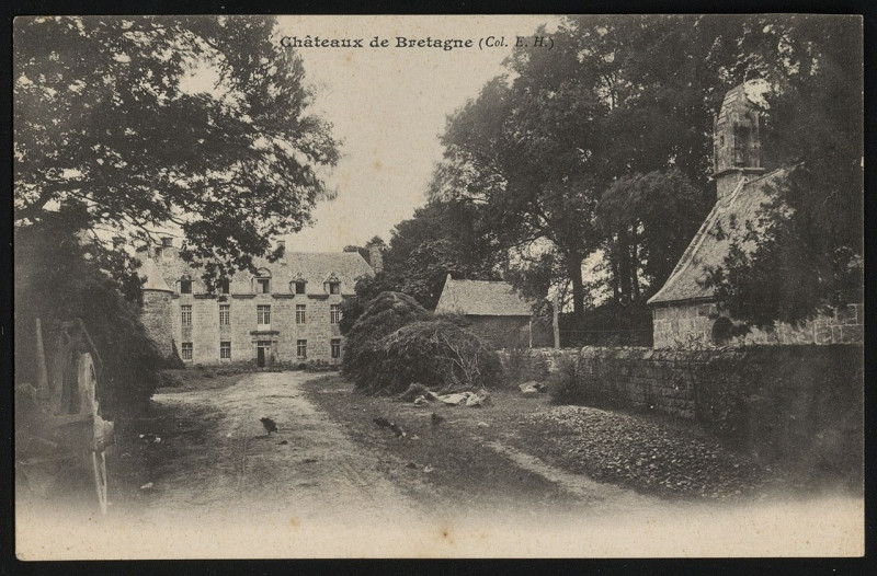 Carte postale ancienne Louargat - Château et chapelle du Cleuziou à Louargat
