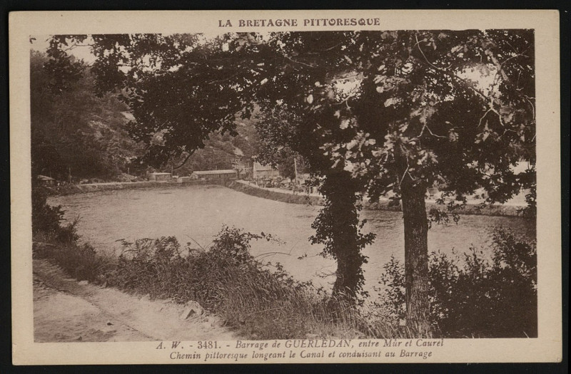 Carte postale ancienne Mûr-de-Bretagne - Barrage de Guerlédan chemin longeant le canal à Guerlédan