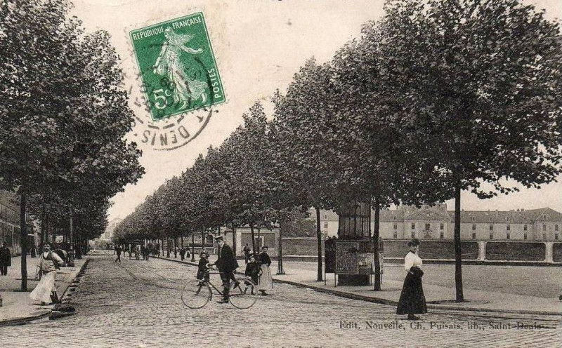 Carte postale ancienne Saint-Denis.Boulevard Carnot