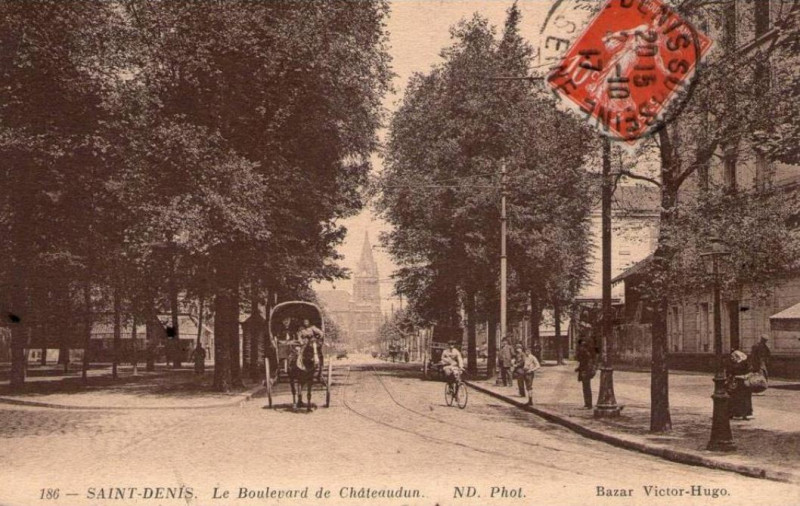 Carte postale ancienne Saint-Denis.Boulevard de Chateaudun