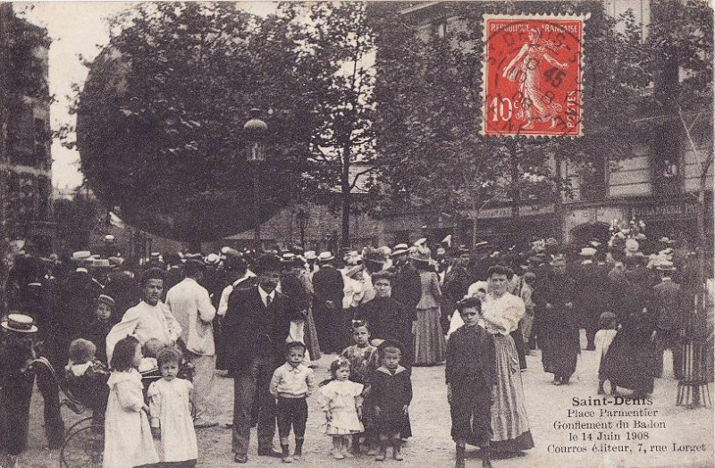 Carte postale ancienne Saint-Denis.Place Parmentier