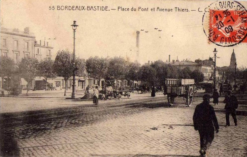 Carte postale ancienne Bordeaux-Bastide - place du pont (C.C.) à Bordeaux