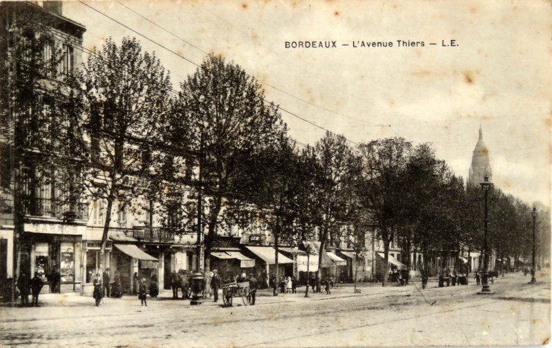 Carte postale ancienne Bordeaux-Bastide - avenue Thiers (L.E.) à Bordeaux