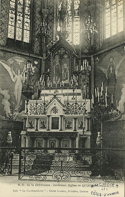Carte postale ancienne Quintin - Intérieur de l'église Notre-Dame de La Délivrance à Quintin