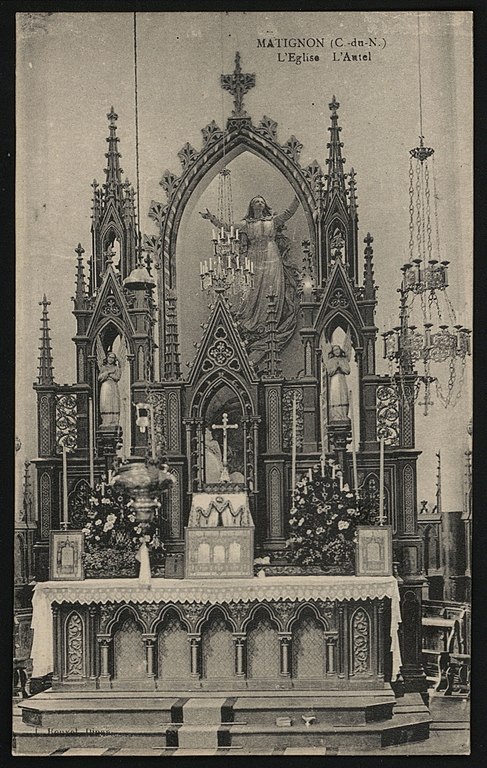 Carte postale ancienne Matignon - Eglise et autel à Matignon