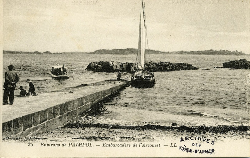 Carte postale ancienne Ploubazlanec - Pointe de Larscouet avec bateau de passage à Ploubazlanec