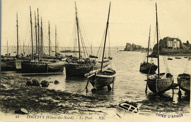Carte postale ancienne Ploubazlanec - Vierge de Pors-Even à Ploubazlanec