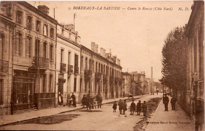 Carte postale ancienne Bordeaux-Bastide - cour le Rouzic (Delboy) à Bordeaux