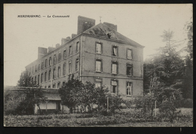 Carte postale ancienne Merdrignac - Communauté à Merdrignac