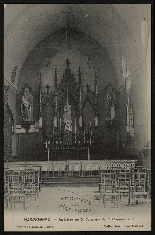 Carte postale ancienne Merdrignac - Intérieur de la chapelle de la Communauté à Merdrignac