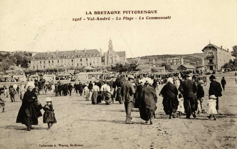 Carte postale ancienne Pléneuf-Val-André - Plage du Val-André et Communauté à Pléneuf-Val-André