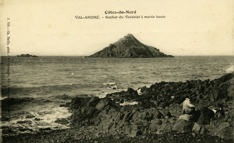 Carte postale ancienne Pléneuf-Val-André - Rocher du Verdelet à marée haute à Pléneuf-Val-André