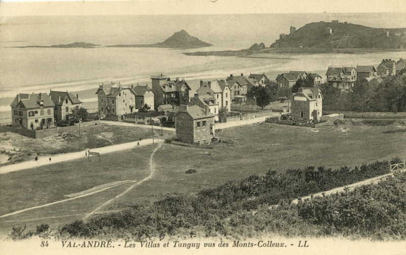 Carte postale ancienne Pléneuf-Val-André - Villas et Tanguy vus des Monts Colleux à Pléneuf-Val-André