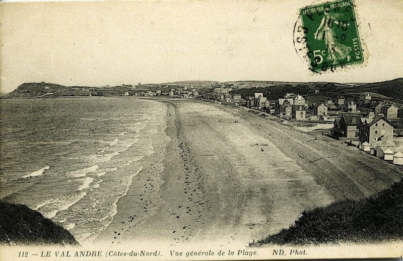 Carte postale ancienne Pléneuf-Val-André - Vue d'ensemble de la plage à Pléneuf-Val-André