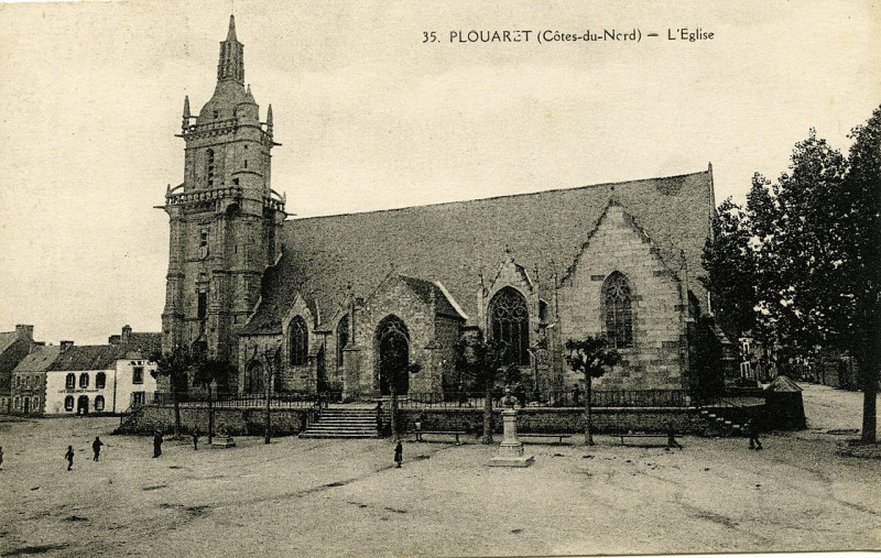 Carte postale ancienne L'Eglise à Plouaret