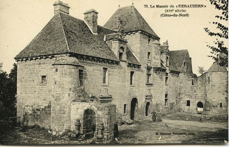 Carte postale ancienne Ploubezre - Cinq croix à Ploubezre