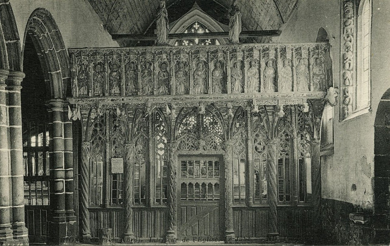 Carte postale ancienne Ploubezre - Jubé de Kerfons à Ploubezre