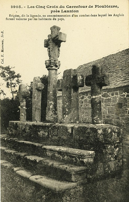 Carte postale ancienne Ploubezre - Maître-autel de la chapelle de Kerfons à Ploubezre