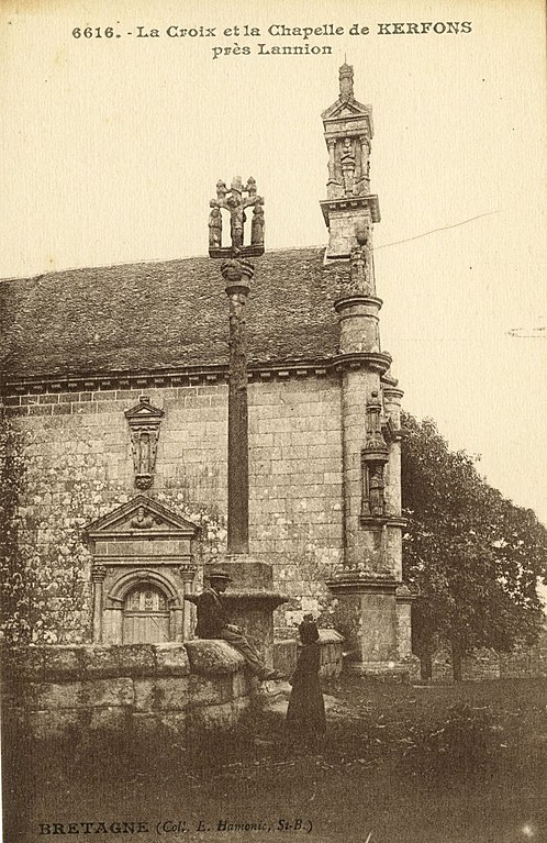 Carte postale ancienne Ploubezre - Eglise à Ploubezre