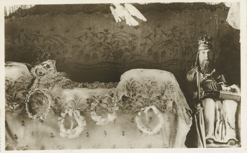 Carte postale ancienne Ploulec'h - Le Yaudet vierge couchée à Ploulec'h