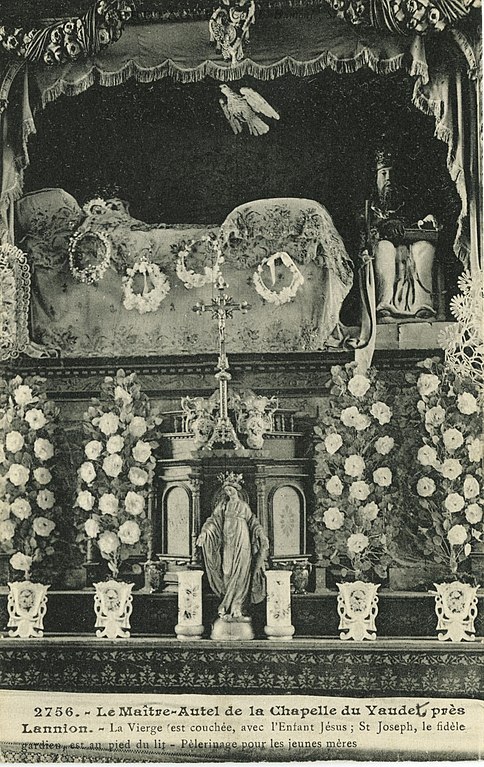 Carte postale ancienne Ploulec'h - Maître-autel de la chapelle du Yaudet à Ploulec'h