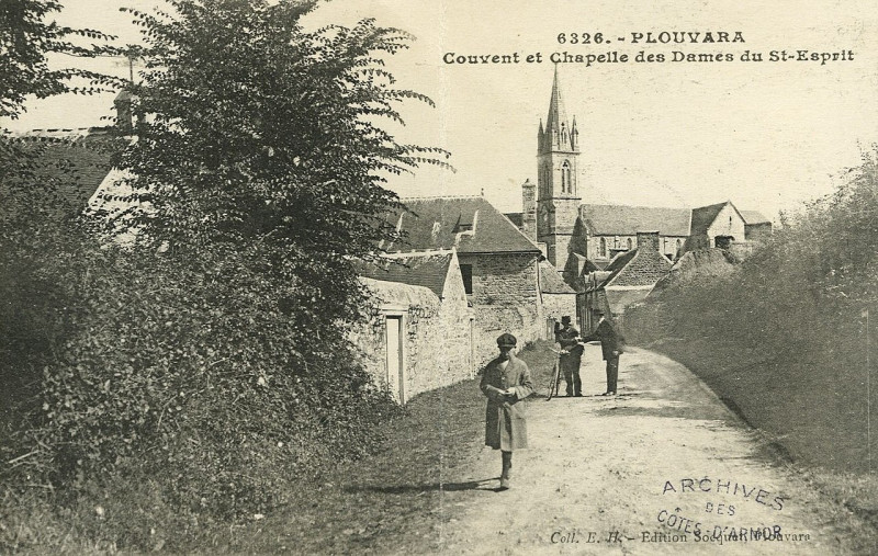 Carte postale ancienne Plouvara - Couvent et chapelle des dames du Saint-Esprit à Plouvara