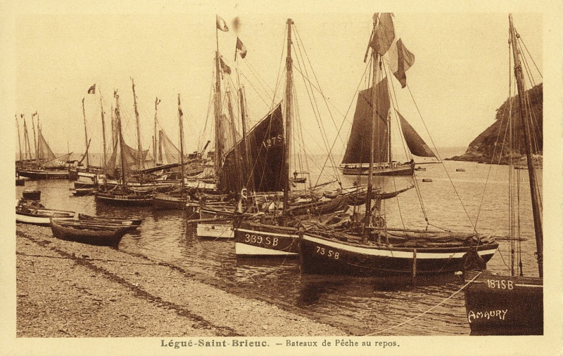 Carte postale ancienne Plérin - Arrivée des bateaux de pêche à Plérin
