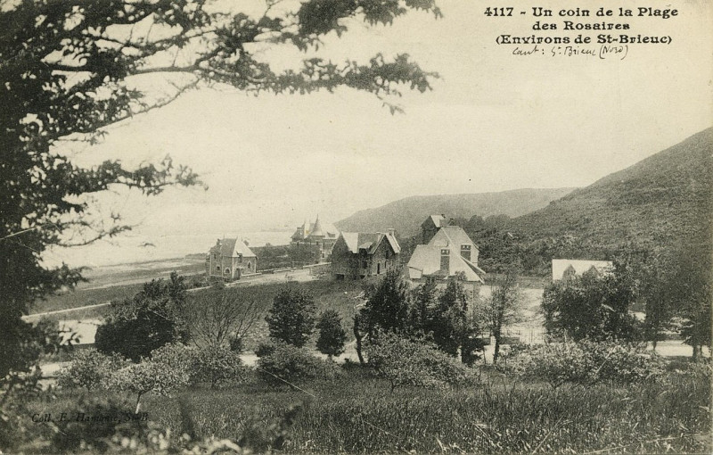 Carte postale ancienne Plérin - Coin de la plage des Rosaires à Plérin