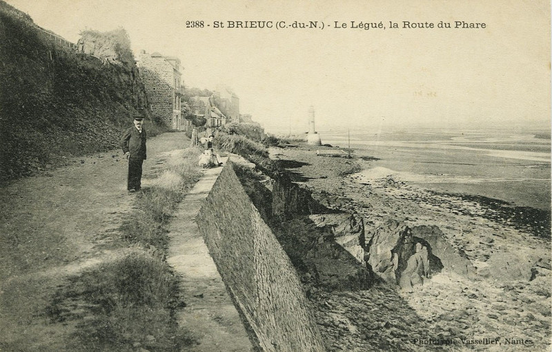 Carte postale ancienne Plérin - Le Légué et route du phare à Plérin