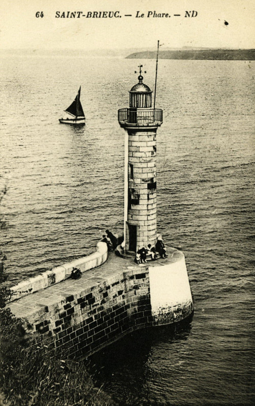 Carte postale ancienne Plérin - Phare à Plérin