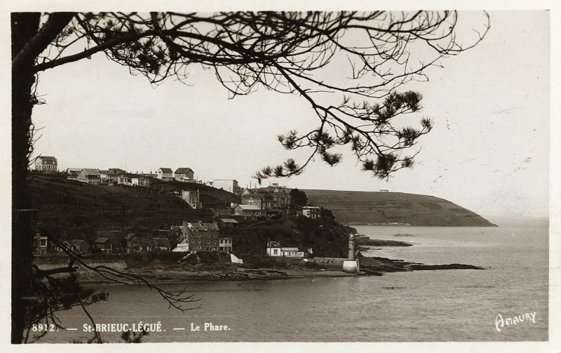 Carte postale ancienne Plérin - Phare à Plérin