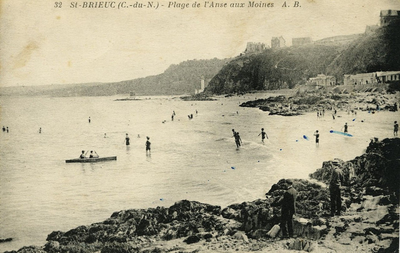 Carte postale ancienne Plérin - Phare à Plérin