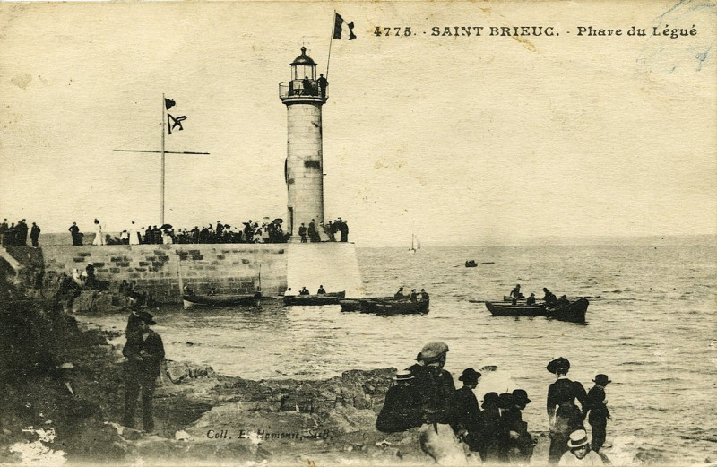 Carte postale ancienne Saint Brieuc Phare Du Legue à Plérin