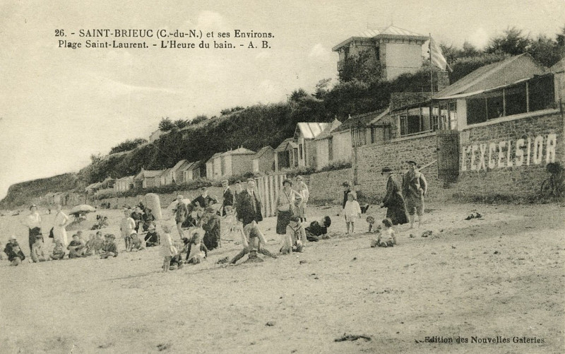 Carte postale ancienne Plérin - Plage Saint-Laurent - heure du bain à Plérin