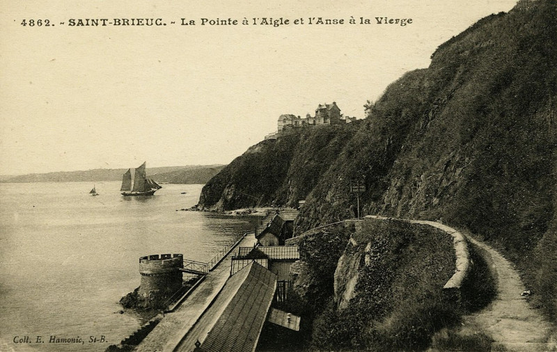 Carte postale ancienne Plérin - Pointe à l'Aigle et anse à la Vierge à Plérin
