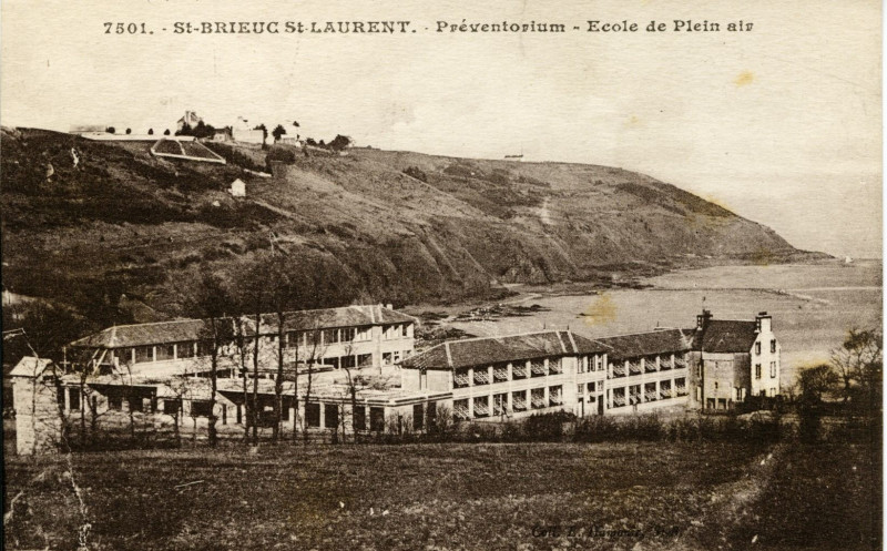 Carte postale ancienne Plérin - Saint-Laurent préventorium école de plein air à Plérin