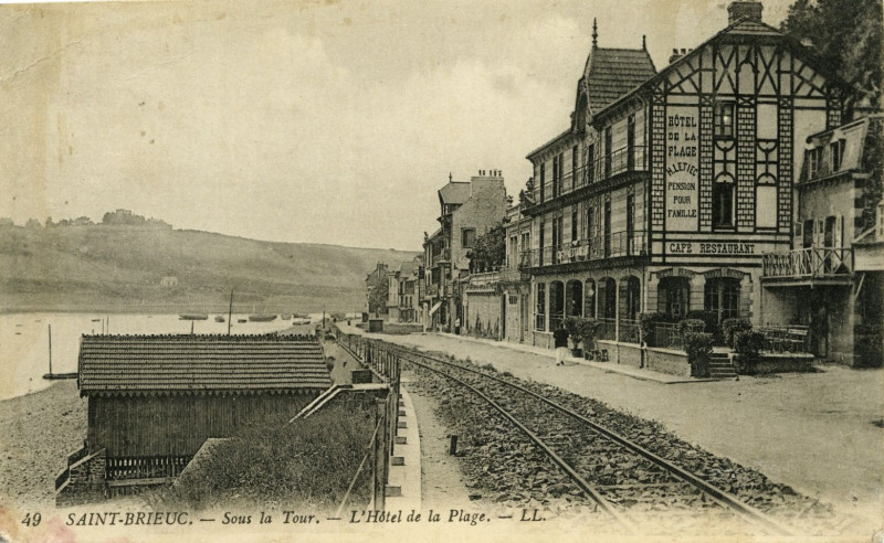 Carte postale ancienne Saint-Brieuc - Sous-la-Tour - Plerin L'Hotel de la Plage à Saint-Brieuc