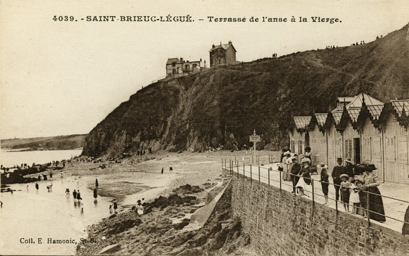 Carte postale ancienne Plérin - Terrasse de l'Anse à la Vierge à Plérin