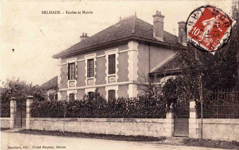 Carte postale ancienne Belhade (Landes) - Mairie et écoles 2