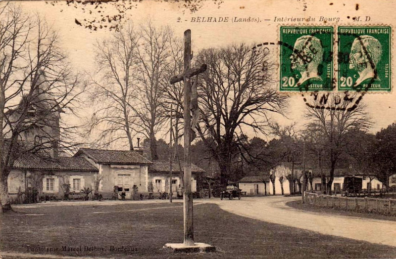 Carte postale ancienne Belhade (Landes) - Le bourg