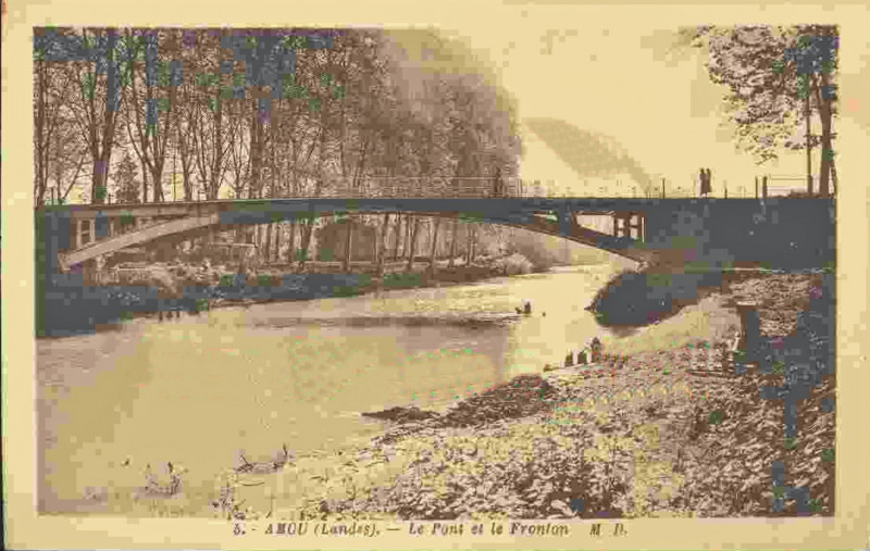 Carte postale ancienne Amou (Landes) - Pont sur le Luy 2