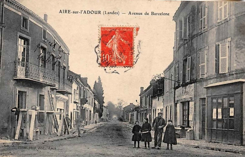 Carte postale ancienne Aire-sur-l'Adour - avenue de Barcelone