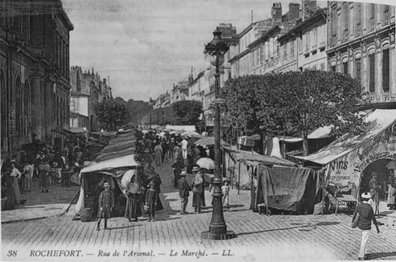 Carte postale ancienne Rochefort rue arsenal 1004052