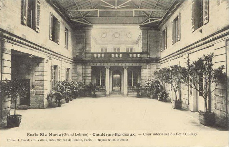 Carte postale ancienne Bordeaux-Caudéran, école Ste-Marie, cour intérieur (David & Vallois) à Bordeaux
