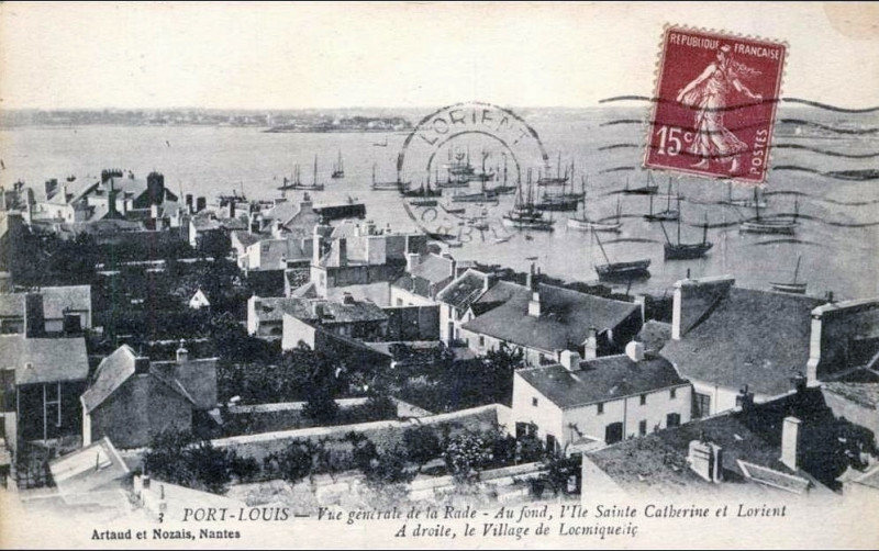 Carte postale ancienne Port-Louis Rade de Lorient 1930