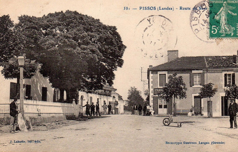 Carte postale ancienne Pissos (Landes) - route de Sore 1