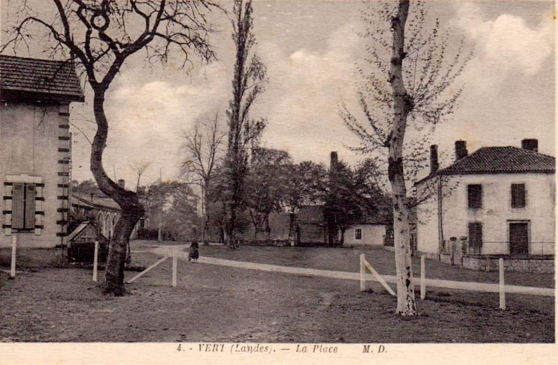 Carte postale ancienne Vert (Landes) - La place