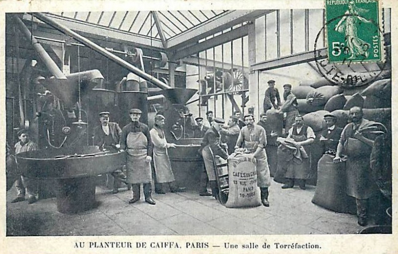 Carte postale ancienne Au planteur de Caïffa - Une salle de Torréfaction à Paris 14e