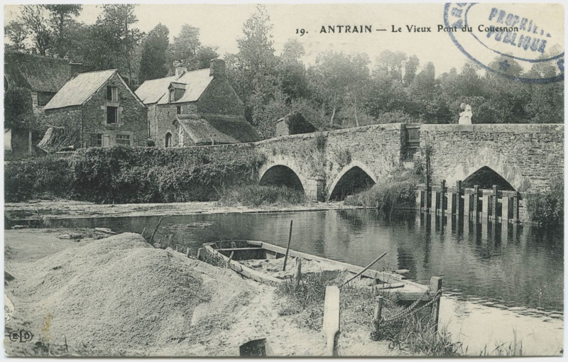 Carte postale ancienne 19. Antrain. Le vieux pont du Couesnon.